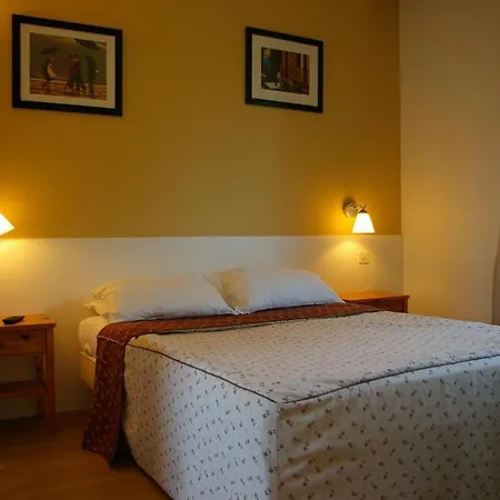 Hotel Du Midi Pont-Eveque